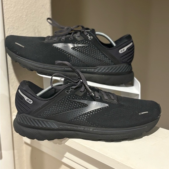 Brooks Other - Brooks Mens Adrenaline GTS 22 Running Shoes Black/Ebony Size 12 D